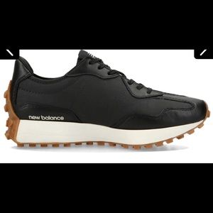 New in box- New Balance 327 Black leather-Rare Women’s 7.5